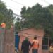 Caída de árbol afecta dos casas en Barahona