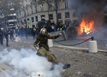 Francia: 2,000 detenidos por disturbios y saqueos