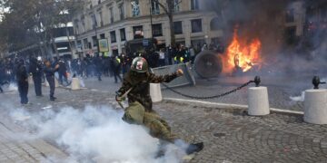 Francia: 2,000 detenidos por disturbios y saqueos