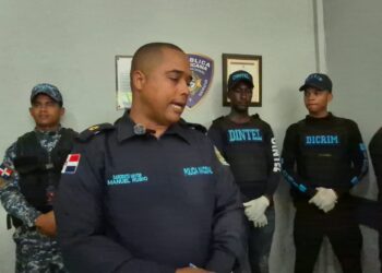 Policía ocupa armas y RD$636,000 en allanamientos en Barahona