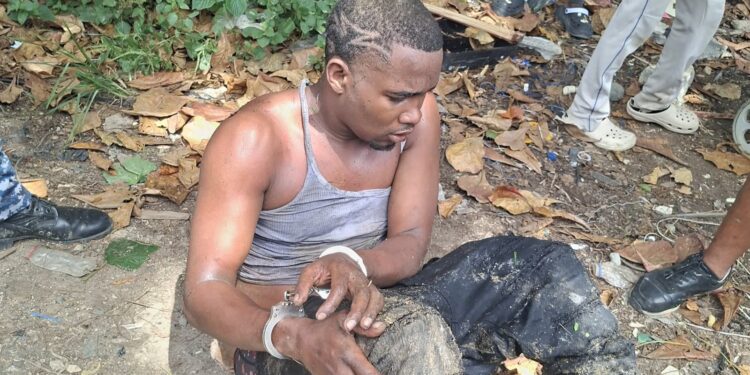 Policía frustra asalto y hiere a dos hombres en Villa Mella