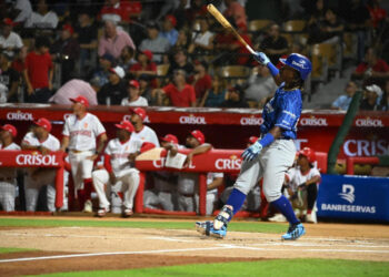 Licey apalea 12-2 al Escogido con jonrón de Jesús Madé