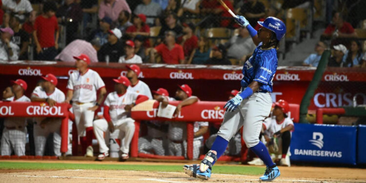 Licey apalea 12-2 al Escogido con jonrón de Jesús Madé