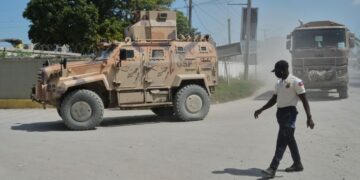 Tropas salvadoreñas desplegadas en Haití para buscar a cuatro militares presuntamente capturados.