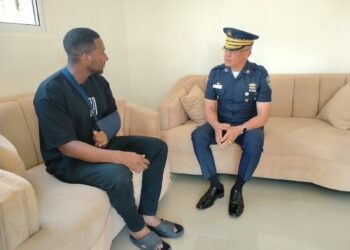 Director de la Policía visita a cabo herido en Villa Mella
