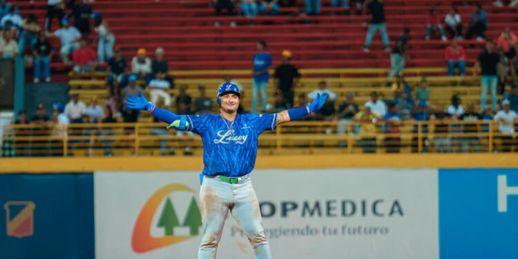 Licey derrota 6-2 a las Águilas en el Estadio Cibao