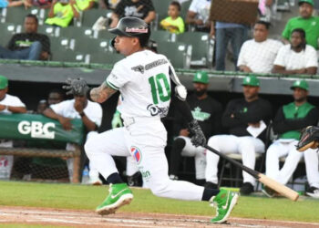 Estrellas vencen 8-3 al Escogido y siguen invictas