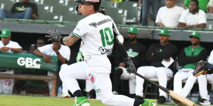 Estrellas vencen 8-3 al Escogido y siguen invictas