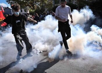 Policía francesa dice protestas estudiantiles derivaron en violencia