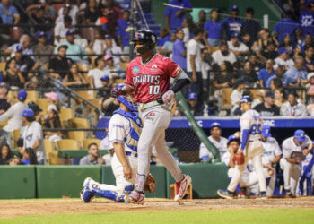 Jefferson Rojas pega dos jonrones ante el Licey