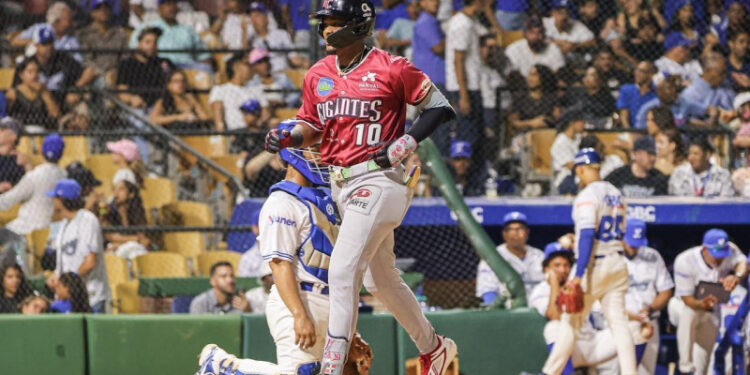 Jefferson Rojas pega dos jonrones ante el Licey