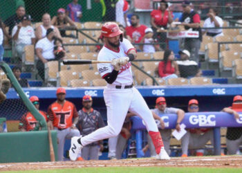 Leones vencen 2-0 a los Toros con hit de Guzmán