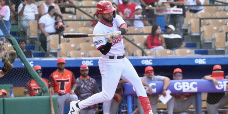 Leones vencen 2-0 a los Toros con hit de Guzmán