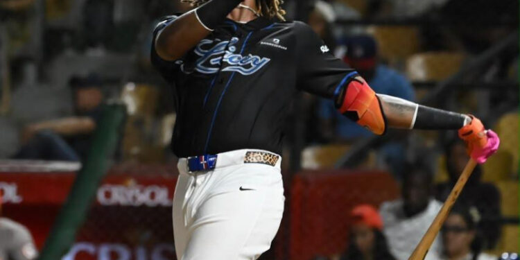 Licey vence a los Toros con jonrones de Florial y Alcántara