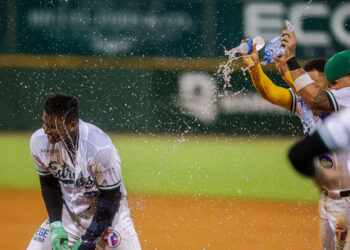 Estrellas vencen 12-11 a Gigantes con hit de Luciano