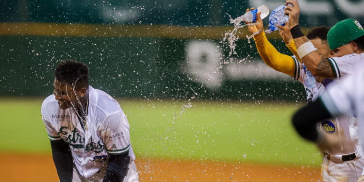 Estrellas vencen 12-11 a Gigantes con hit de Luciano