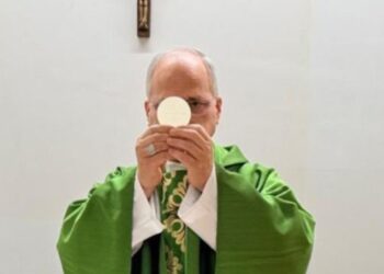 Papa León XIV celebra misa en hospital Gemelli de Roma