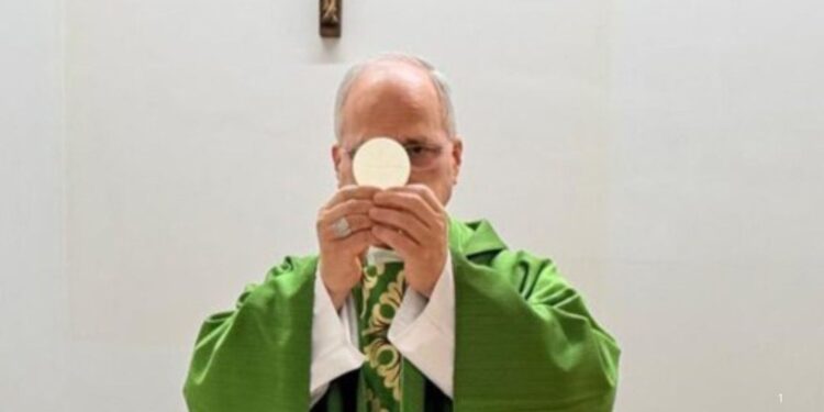 Papa León XIV celebra misa en hospital Gemelli de Roma