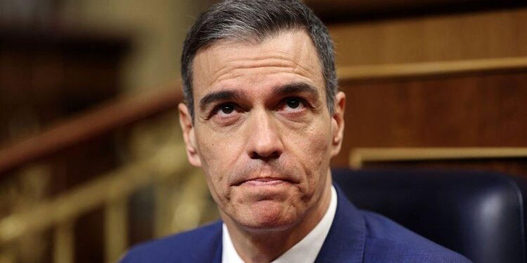 Sánchez promete esclarecer tragedia ferroviaria