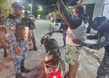 Policía reporta entrega de ocho personas en Barahona