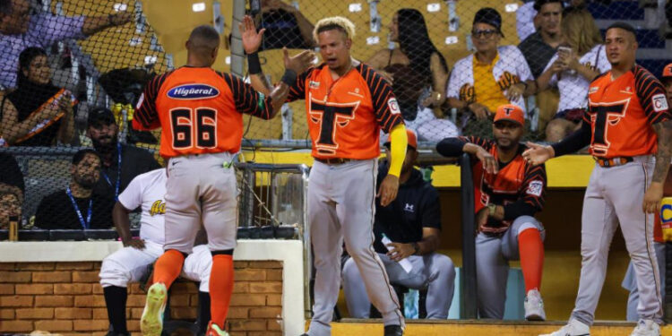 Toros vencen 5-3 a las Águilas Cibaeñas