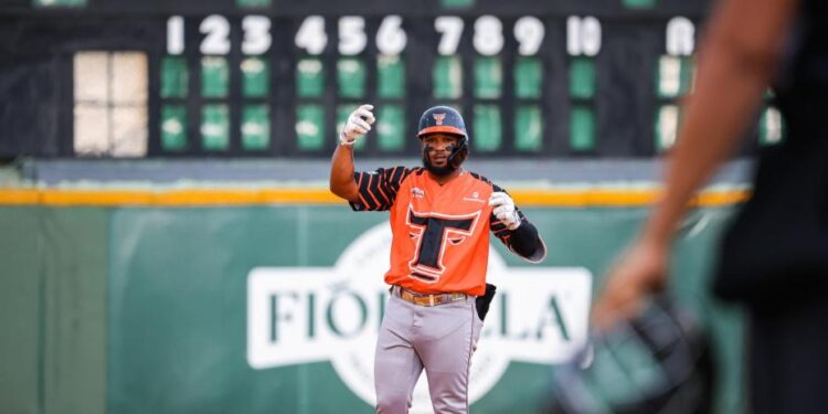 Toros vencen 6-4 a las Estrellas con dos jonrones